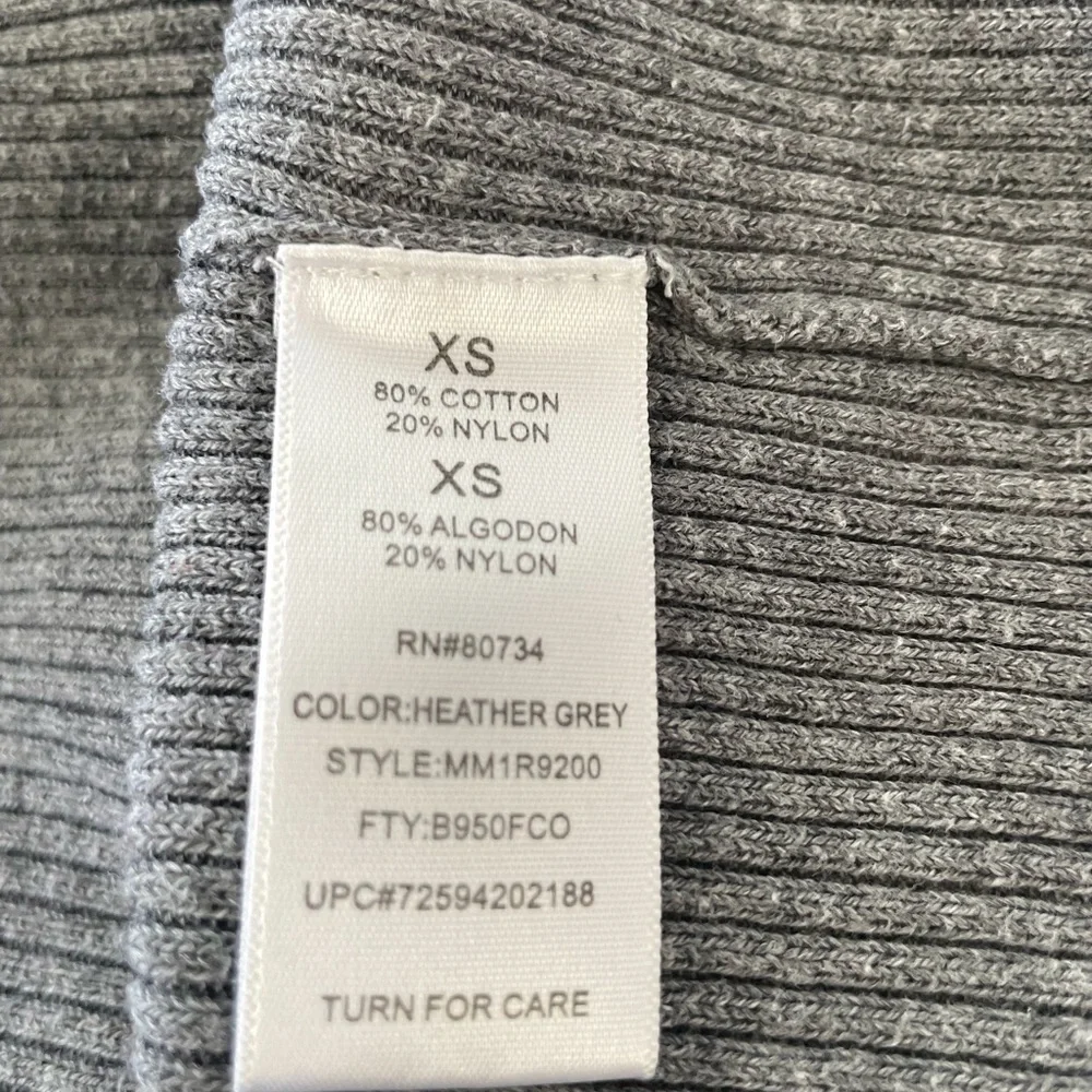 Gray Knit Turtleneck Short-Sleeve with Buttons. - Picture 3 of 4